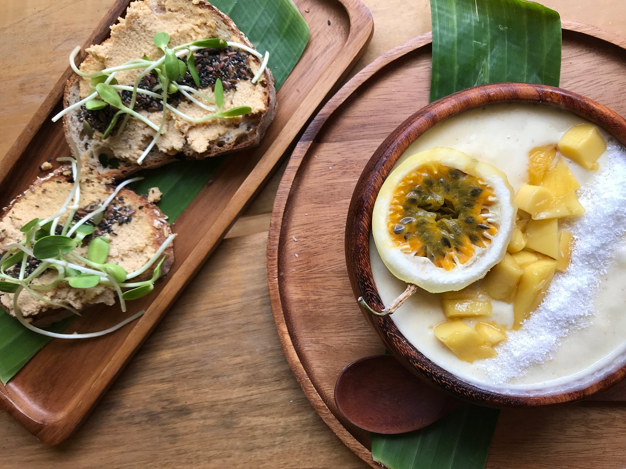 Menjelajahi Kelezatan Two Little Birds Cafe: Destinasi Kuliner Sehat di Jantung Kota